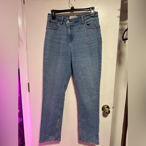 The 90s slim straight ultra high rise | Curve Love | Abercrombie & Fitch - Picture 1 of 3